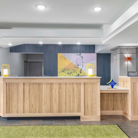 Spark By Hilton Lansing Bagian luar foto