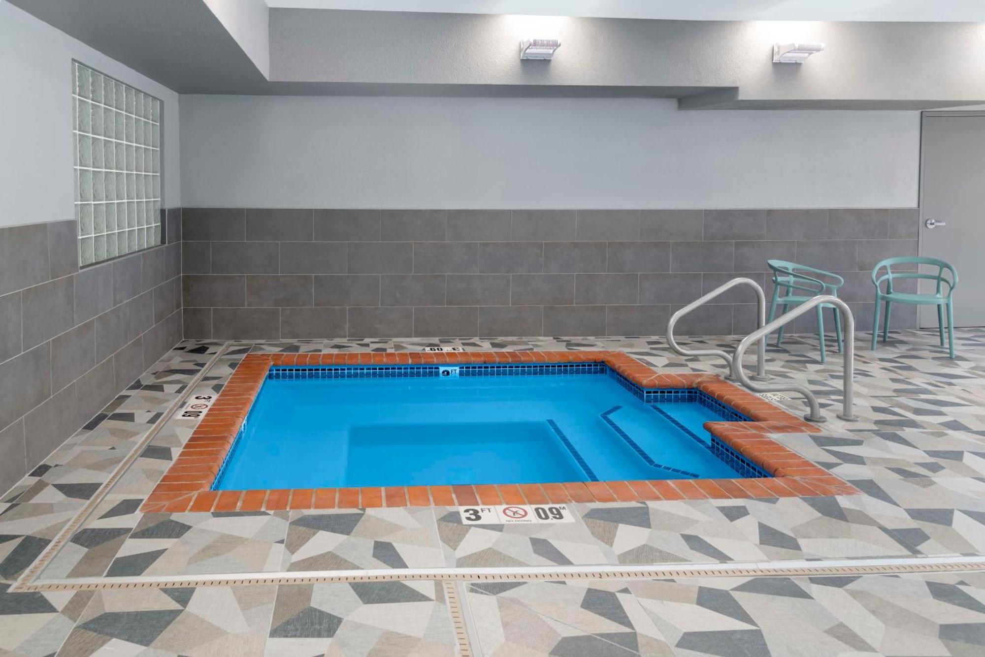Spark By Hilton Lansing Bagian luar foto