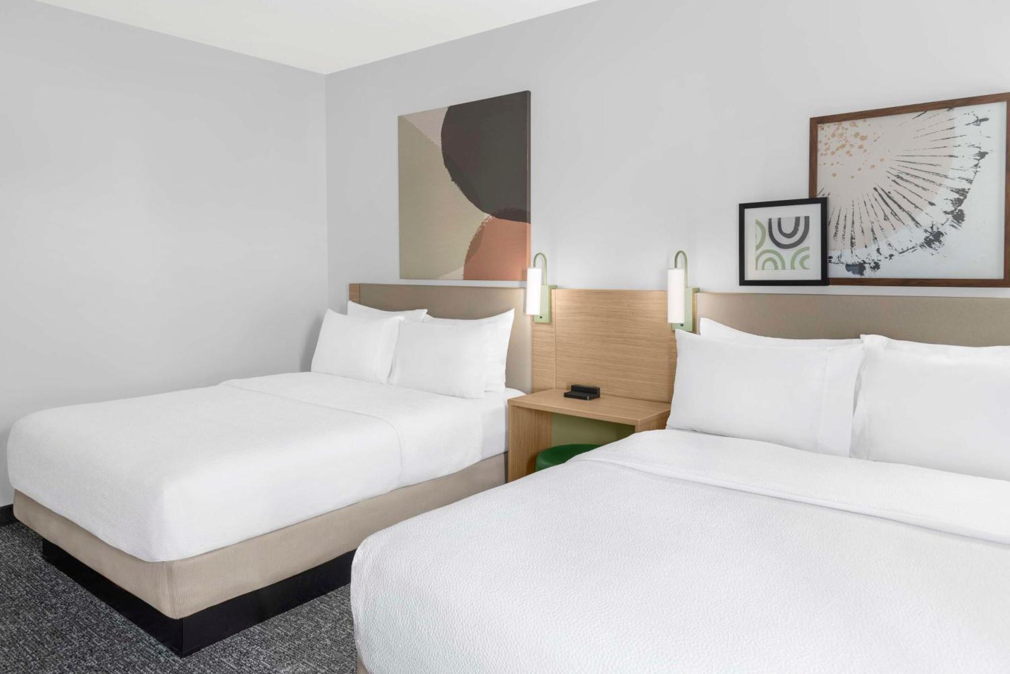 Spark By Hilton Lansing Bagian luar foto