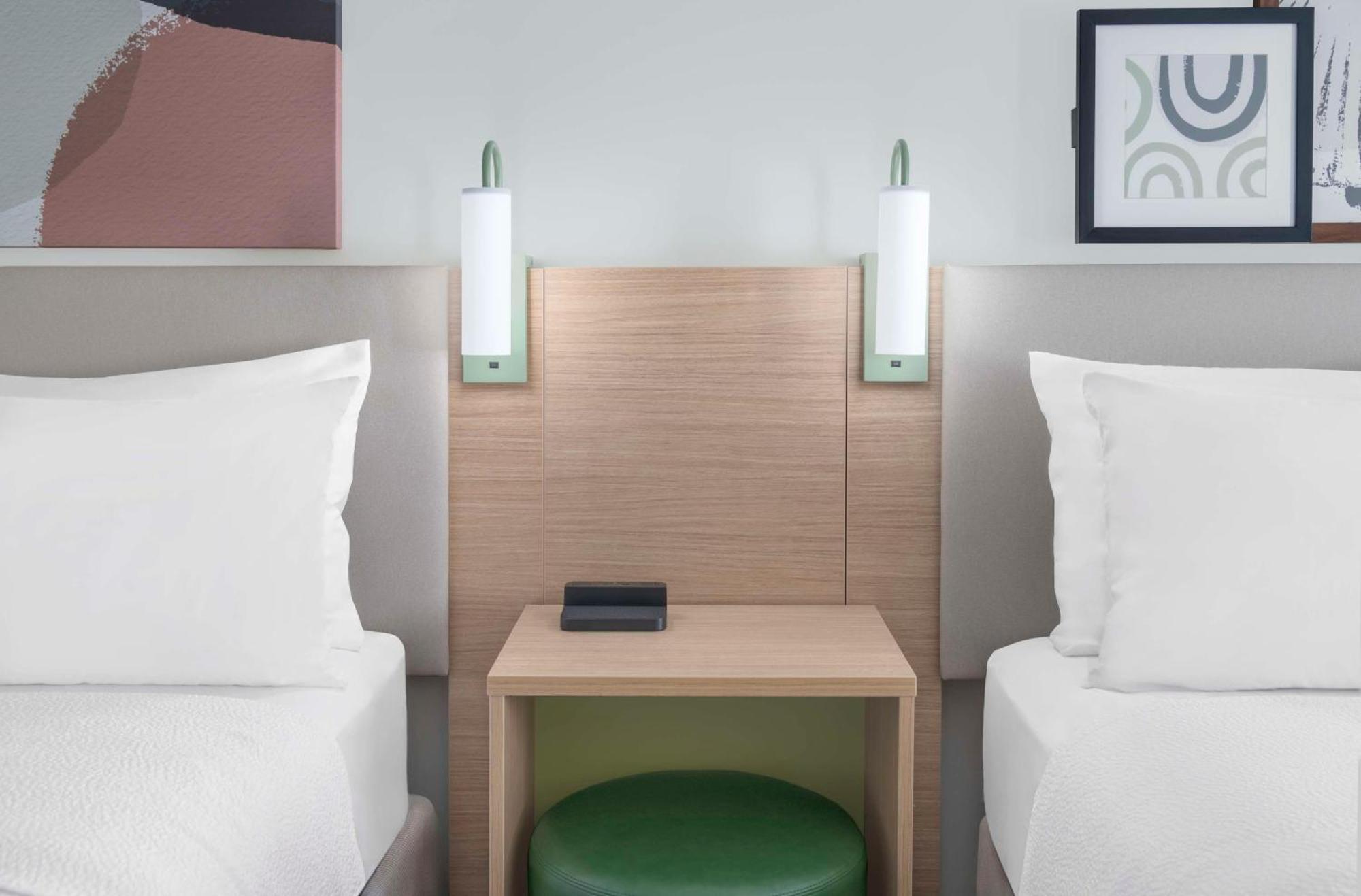 Spark By Hilton Lansing Bagian luar foto