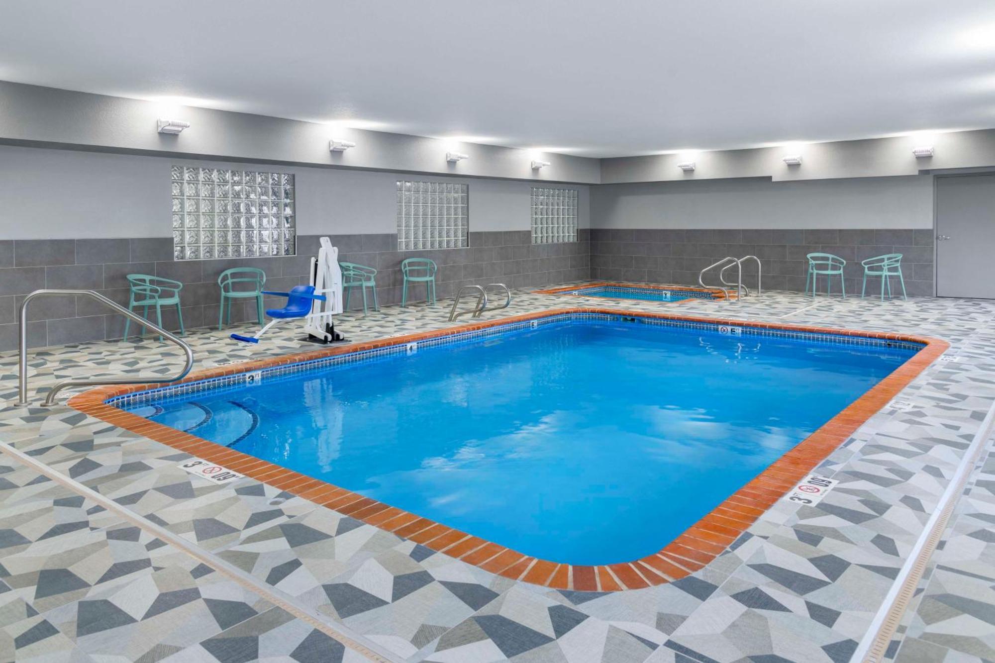 Spark By Hilton Lansing Bagian luar foto