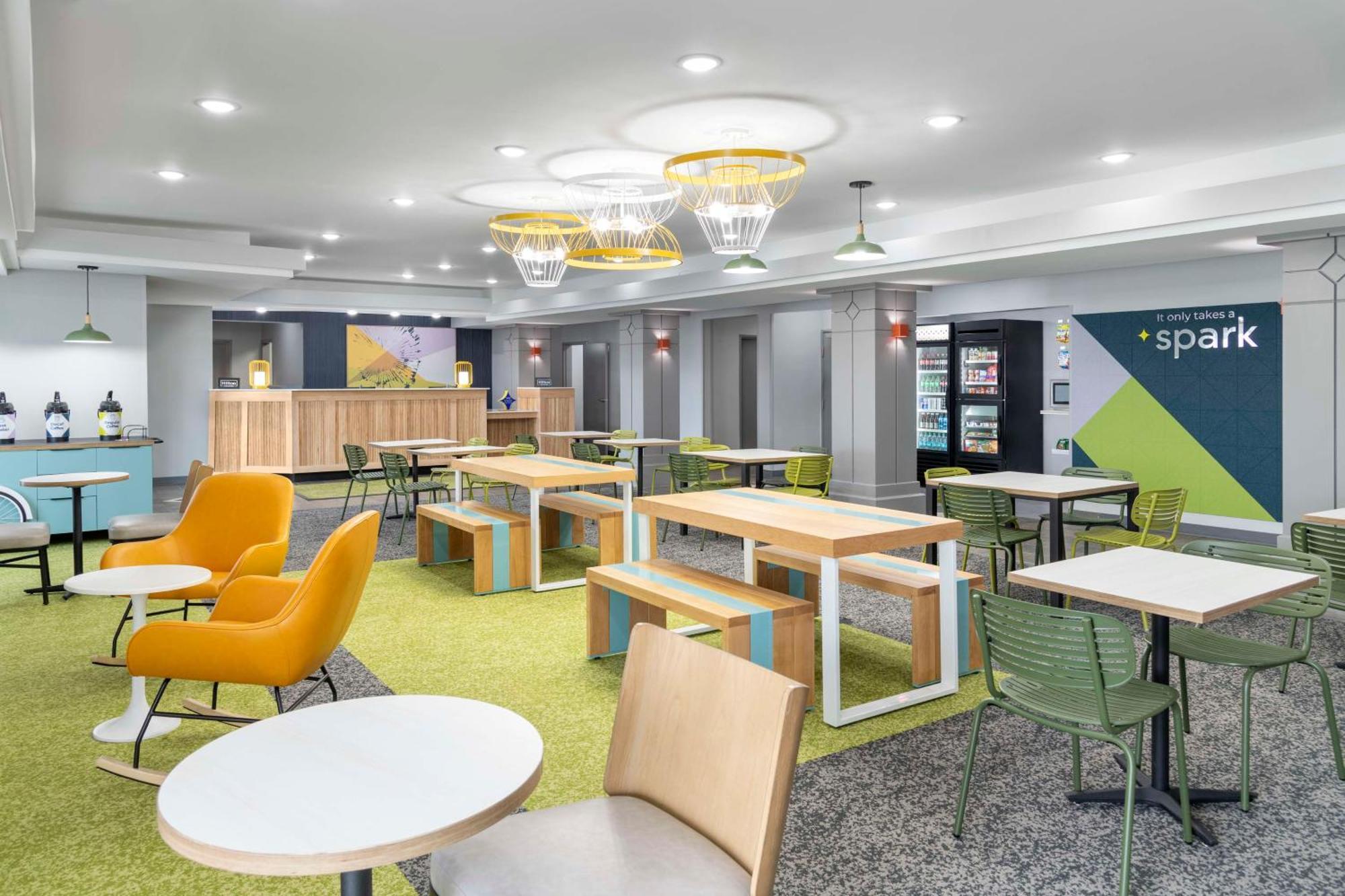 Spark By Hilton Lansing Bagian luar foto