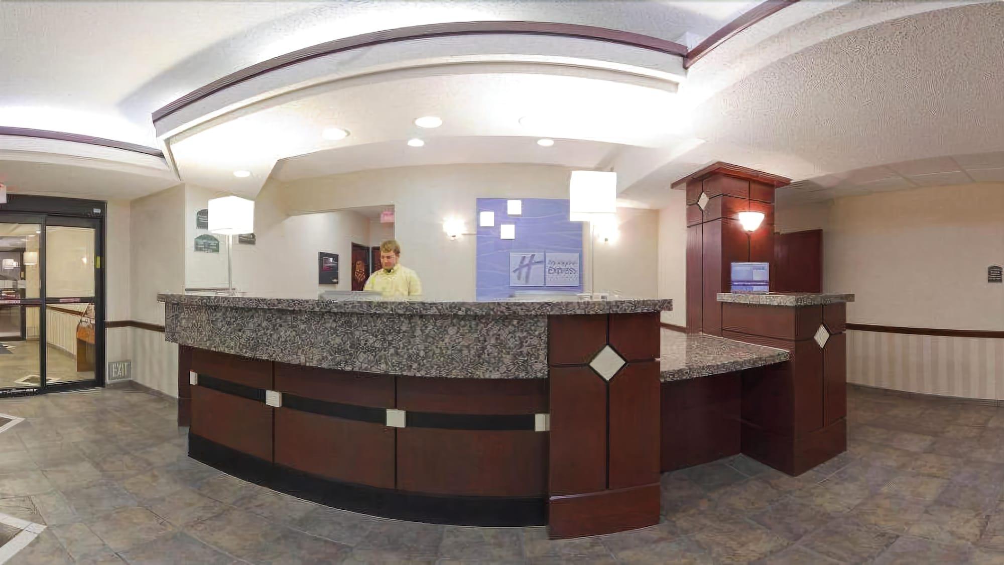 Spark By Hilton Lansing Bagian luar foto